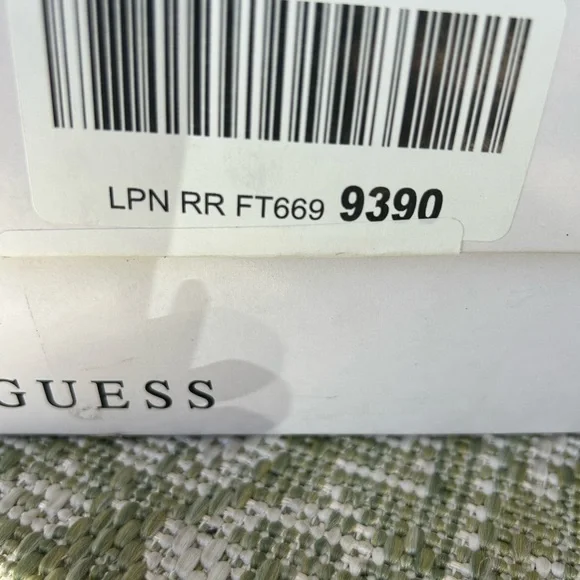 Guess black multi fabric size 8 NWOT - Picture 3 of 6